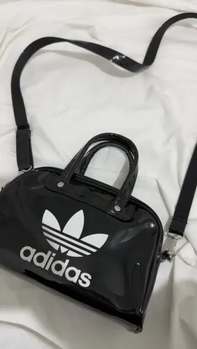 Bolsa Adidas com alça transversal removível