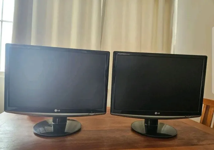 2 Monitores LG Flatron W1942TQ