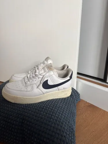 Tênis da Nike Air force original , $-200 Deixou de servir 37. Valor pago na 799. Vend