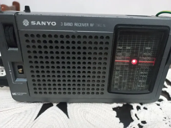 Radio antigo sanyo RP 7160 anos 80  para colecionadores 