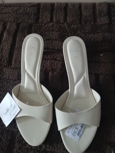 Sandalia nova C&A