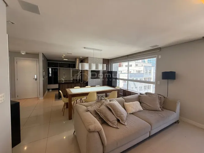 Apartamento em Balneário Camboriú na segunda quadra do mar com 2 suítes e 2 vagas de garag