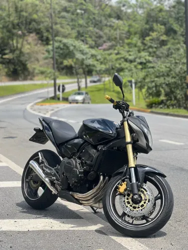 Vendo CB Hornet 600 muito conservada 