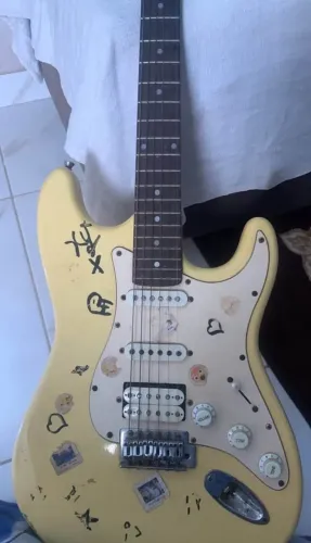 Guitarra STR eagle creme