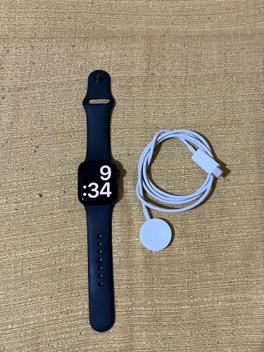 Apple Watch SE  - Caixa meia-noite de alumínio 40 mm 