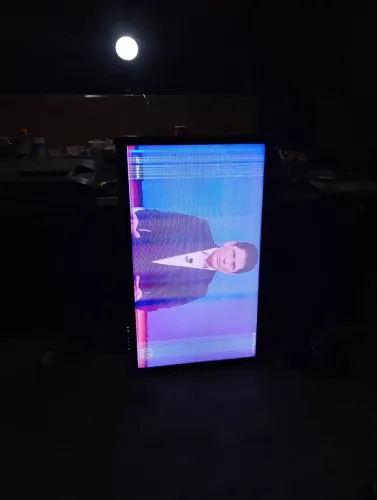 VENDO TV - LG UF 7700 ( obs no estado . ) 100 reais