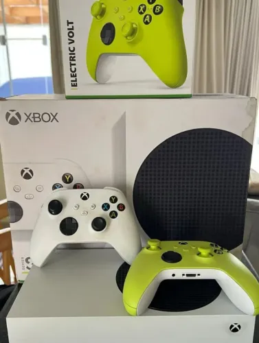 Xbox Series S / 2 Controles + Fone JBL