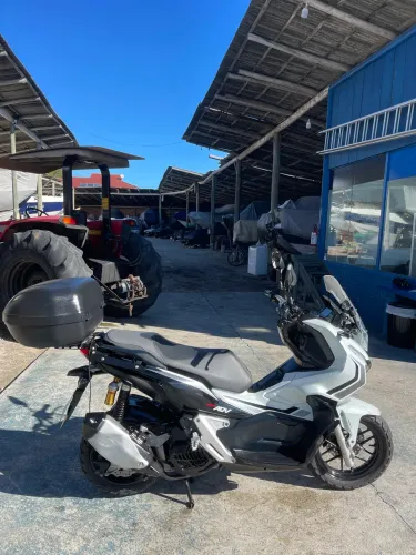 Honda adv 150