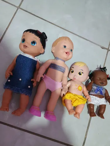 Lote de bonecas 