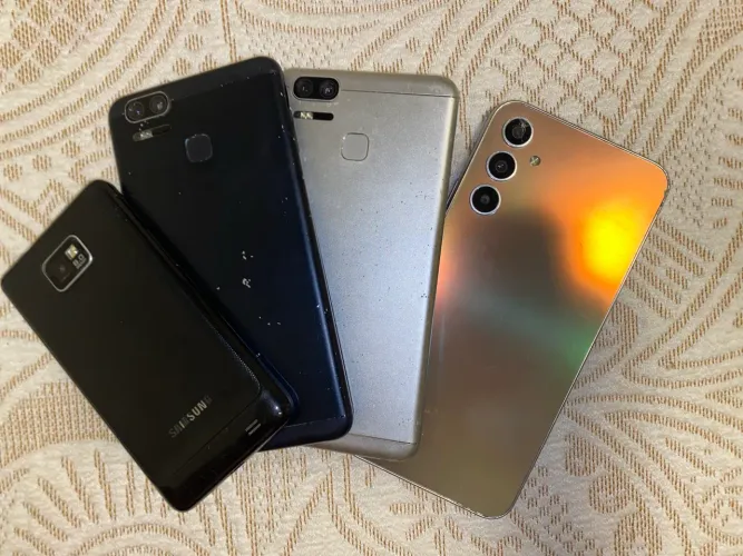 4 celulares sucata