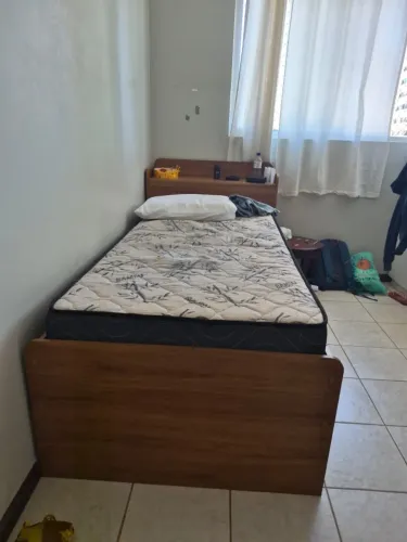 Cama solteiro com gavetas e colchão