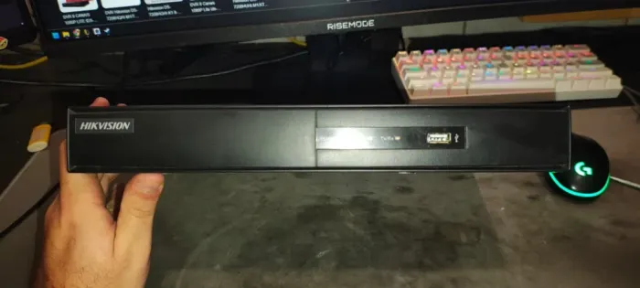 DVR Hikvision 8 Canais DS-7208HGHI-SH + HD 500GB Incluso - Pronto para Instalar