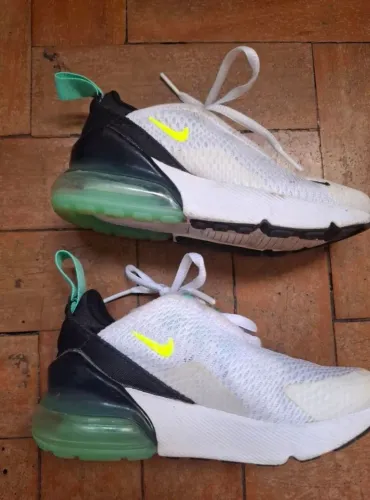 Três Pares de Tênis Nike Infantil