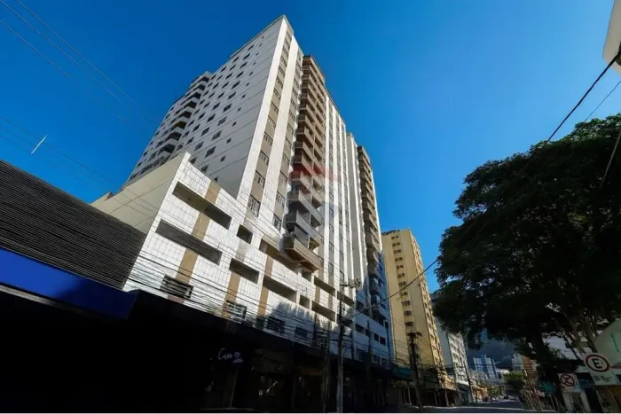 Apartamento a venda com 2 quartos, elevador e garagem no São Mateus.