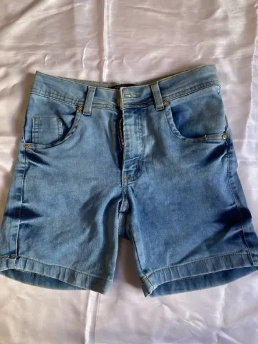 Short jeans azul claro