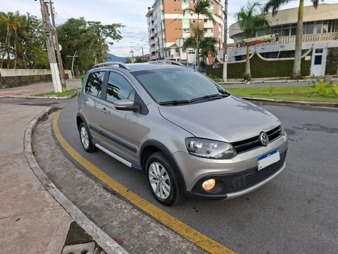 Volkswagen Crossfox 1.6 MI Total Flex 8V 5P 2013