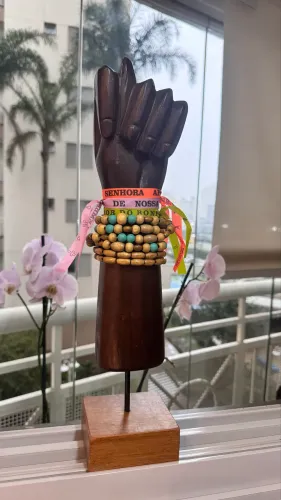 Artesanato em madeira em figa. 45cm.