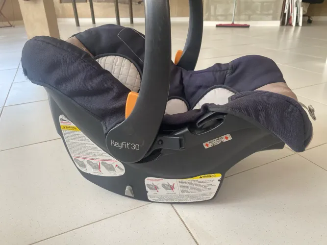 Cadeirinha Infantil Chicco KeyFit 30 até 14 kg com suporte veicular