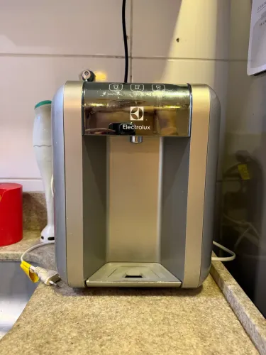 Purificador De Água Electrolux Gelada/fria/natural Pe11x Bivolt Prateado