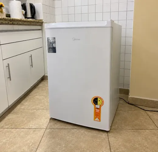 Frigobar Midea Branco 127V - Apenas 7 Meses de Uso