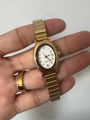 Relógio feminino pequeno modelo oval