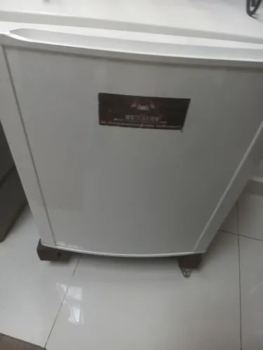 Frigobar semi novo