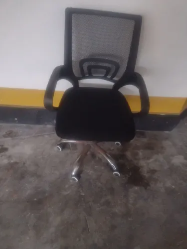 Cadeira de escritório ( giratória)