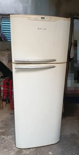Geladeira Electrolux frost free 650 reais entrego