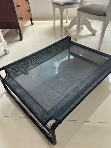 Cama suspensa para cachorro