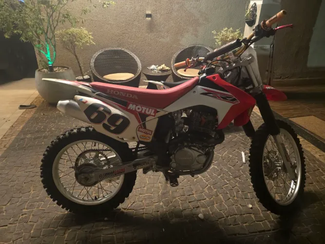 CRF 230 Moto de trilha