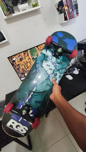 Skate semi novo