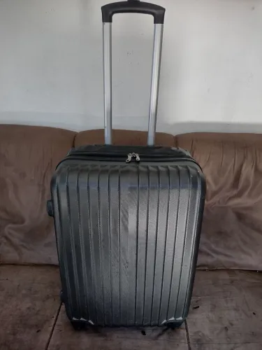 Vendo mala de viagem 23 kg tem marcas de uso ok