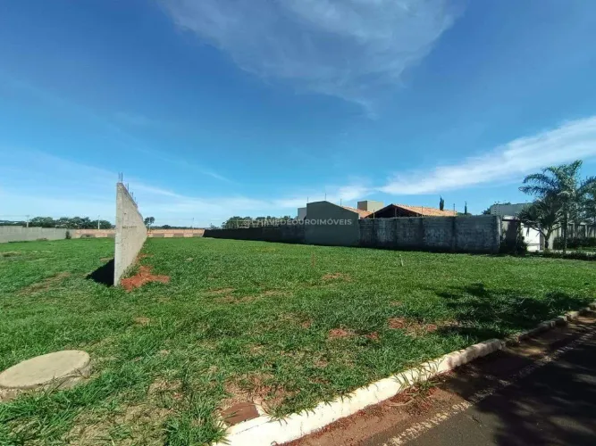 Terreno no Condomínio Mário Franco  2000 m²