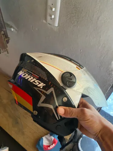 Capacete norisk pra vender logo