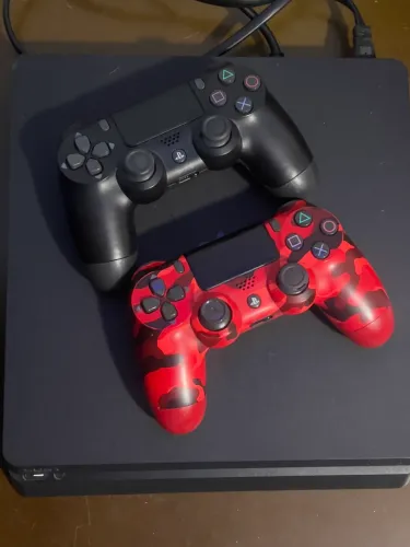 PlayStation 4 com 2 controles