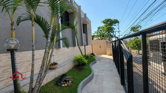 Casa à venda com 4 quartos, suíte, piscina, espaço gourmet e 2 vagas no Padre Eustáquio B