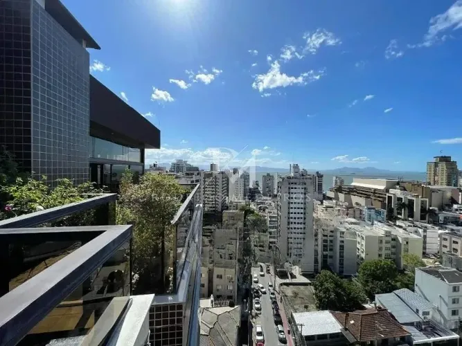 COBERTURA DUPLEX DE LUXO COM VISTA PANORÂMICA PARA O MAR CENTRO DE FLORIANÓPOLIS