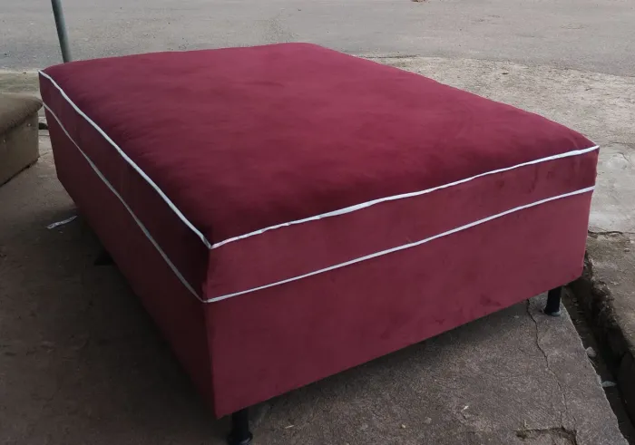 Vende se cama de casal super Márcia e confortável 