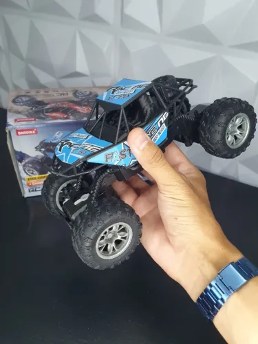 Carrinho de Controle Remoto - Recarregável, Tração traseira, Pneus de borracha 
