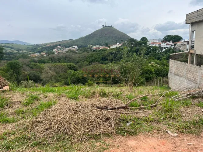 Lote em Caxambu, no bairro Vista Alegre, à venda.