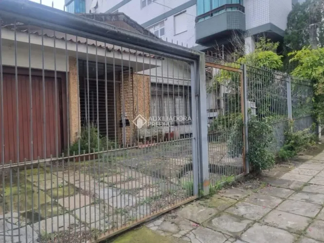 Casa de 3 quartos com 2 vagas à venda no bairro Jardim Lindóia em Porto Alegre