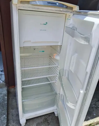Geladeira e fogón 