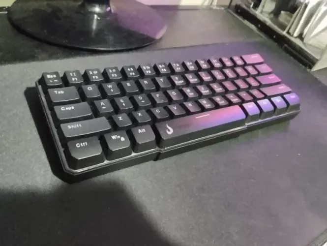 Vendo 2 Teclados, Membrana e Mecânico, leia a descrição