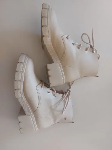 BOTA COURO SINTETICO BEGE 35 