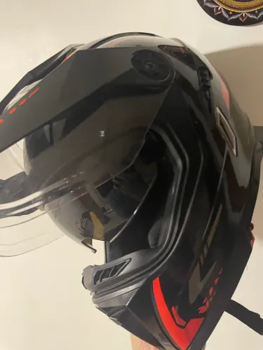 Capacete Bieffe B-Trail Authentic com viseira e óculos interno - R$ 500