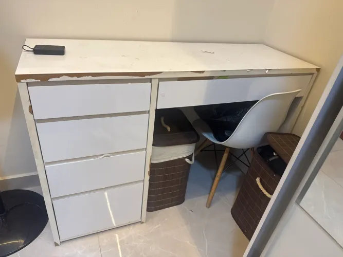 Cômoda com 4 gavetas