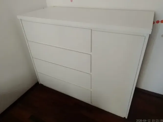 Cômoda 4 gavetas e 1 porta