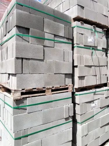 Vendo 456 blocos de cimento entregamos dependendo de onde for 