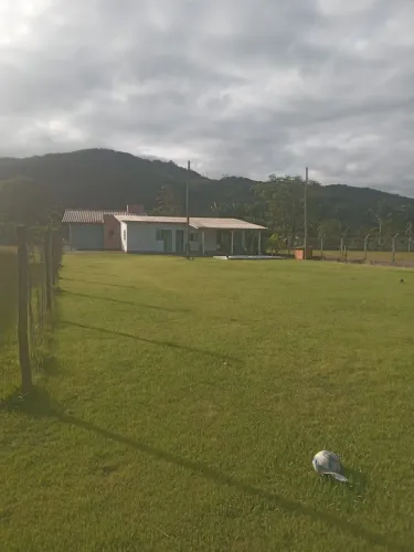 Chácara com casa,2 kitnetes, piscina,área de festa,lugar bem sossegado,sem vizinhos