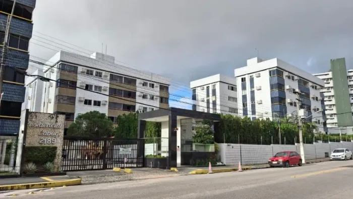 Condomínio Cabugi - Apto 3/4 sendo 1 suíte de 110 m², dependência, 2 vagas por 549.999,00